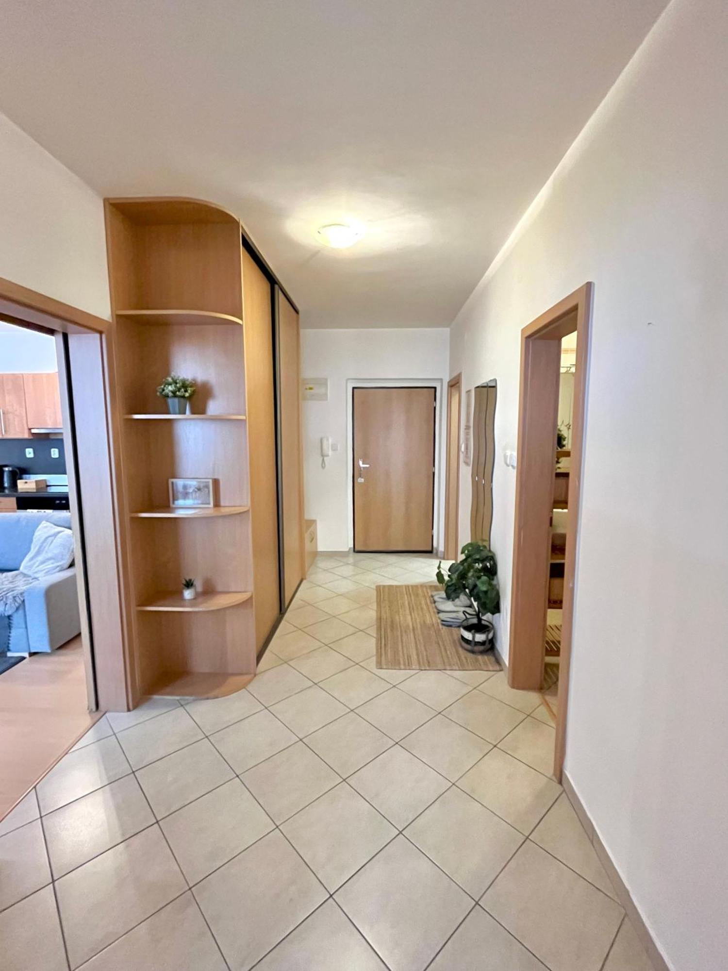 Apartment Tina - Old Town, Ac, Free Private Parking Братислава Экстерьер фото