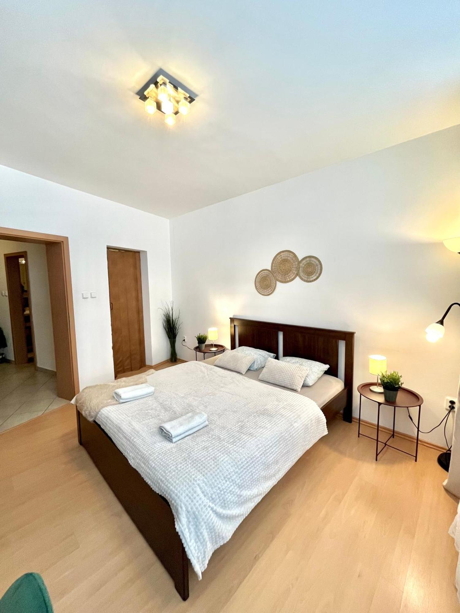 Apartment Tina - Old Town, Ac, Free Private Parking Братислава Экстерьер фото