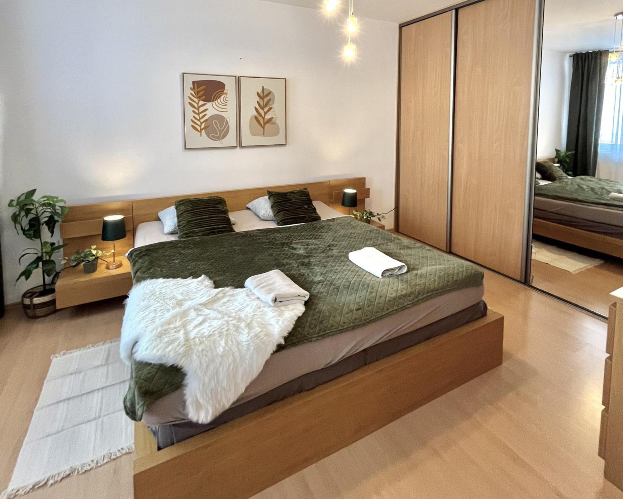 Apartment Tina - Old Town, Ac, Free Private Parking Братислава Экстерьер фото