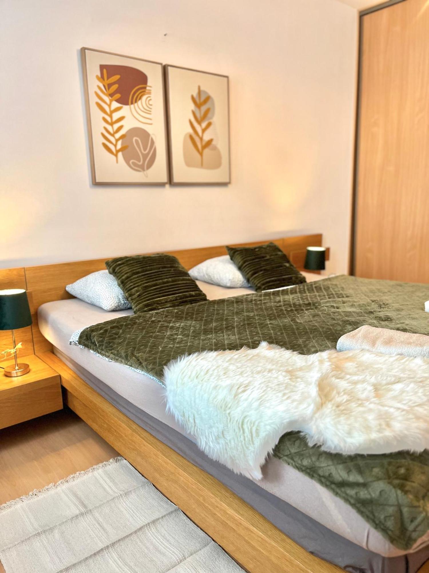 Apartment Tina - Old Town, Ac, Free Private Parking Братислава Экстерьер фото