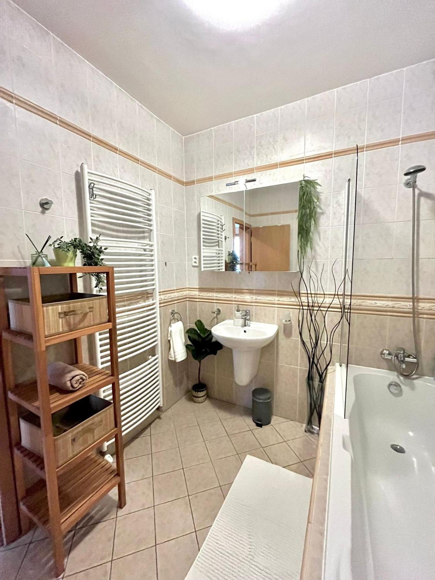 Apartment Tina - Old Town, Ac, Free Private Parking Братислава Экстерьер фото