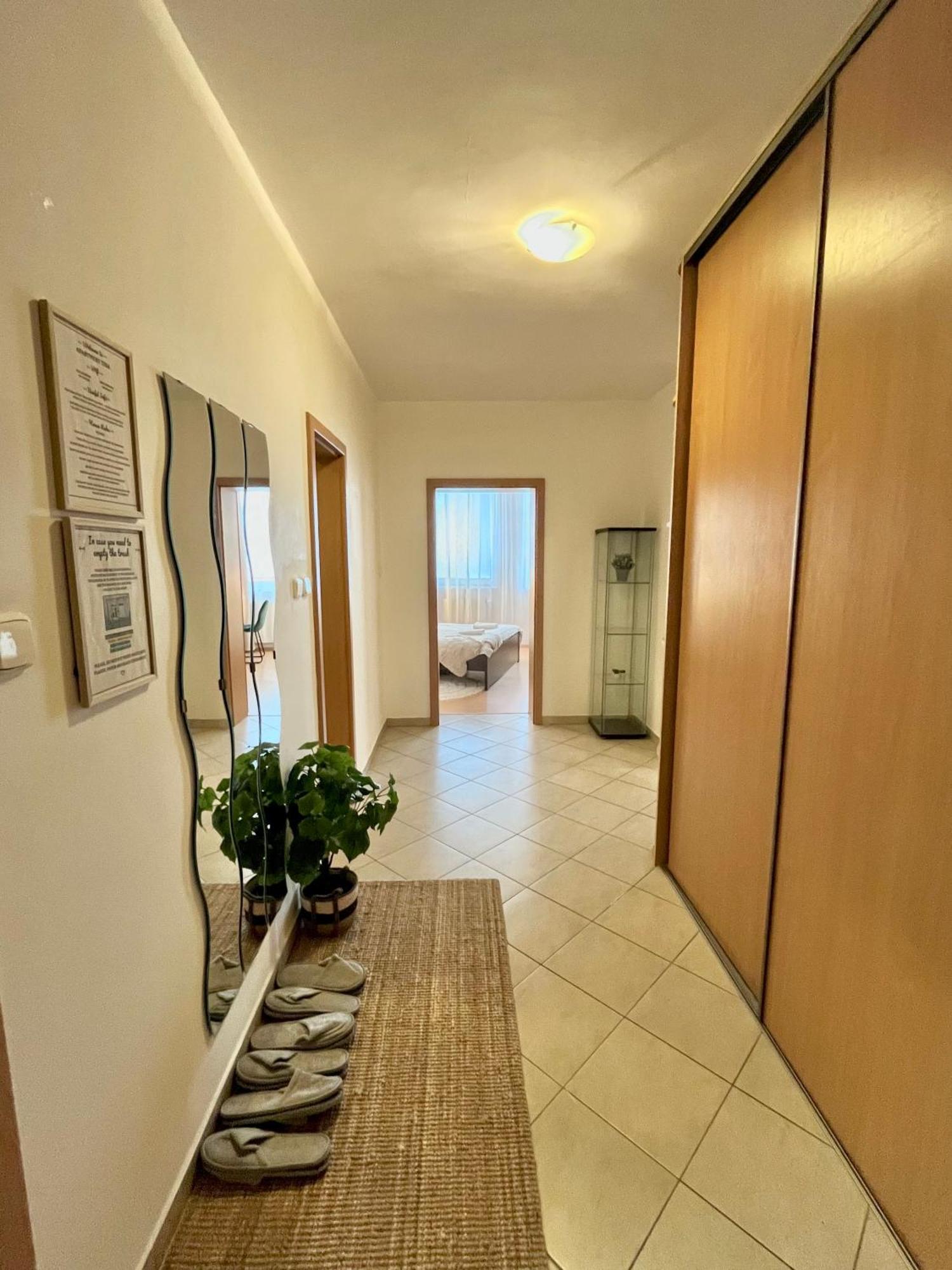 Apartment Tina - Old Town, Ac, Free Private Parking Братислава Экстерьер фото