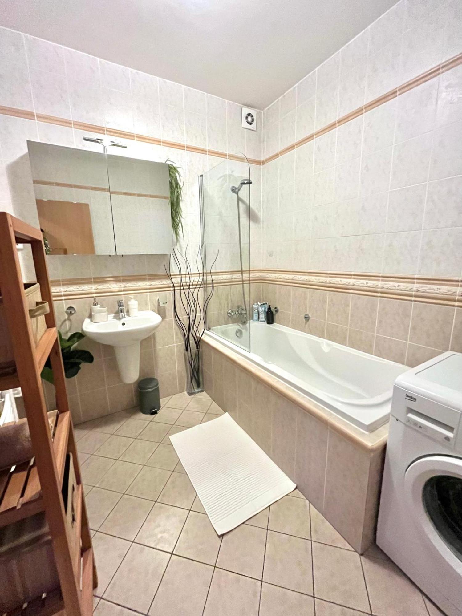 Apartment Tina - Old Town, Ac, Free Private Parking Братислава Экстерьер фото
